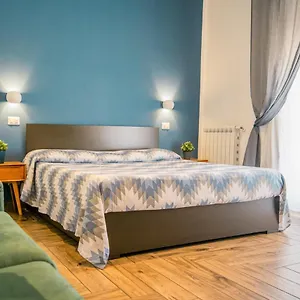 Bed & Breakfast Hub Ferroviario - 12 Posti Letto Per Il Tuo Gruppo A Con Wifi E Netflix, Napels