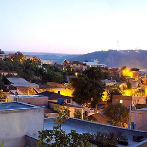 Alex's Cosy بيت ضيافة تبليسي